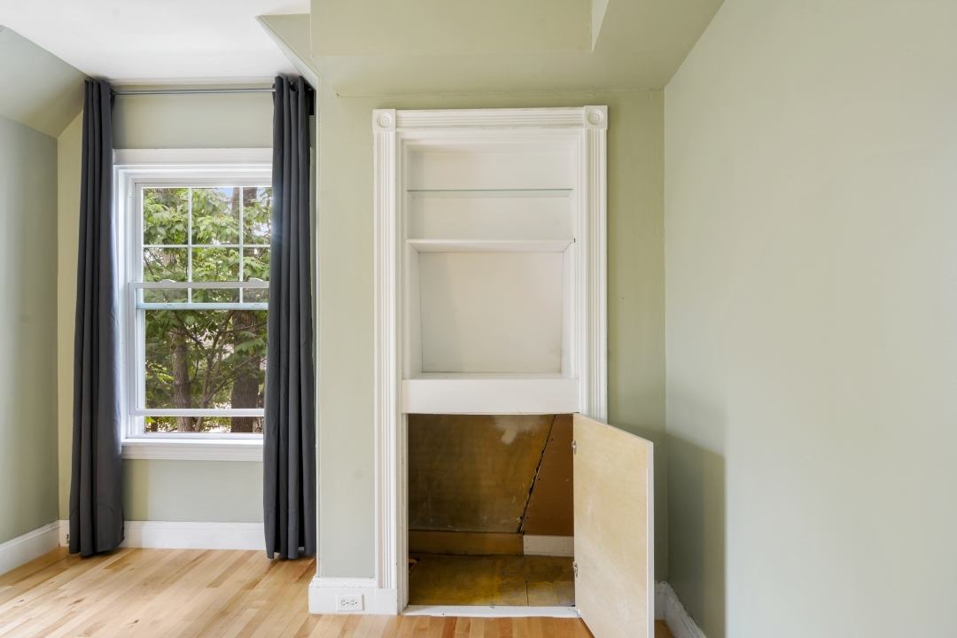  #443: Harvard Square (Cambridge) - Queen Bedroom B  -  #443: Harvard Square (Cambridge)  - Gallery -  4