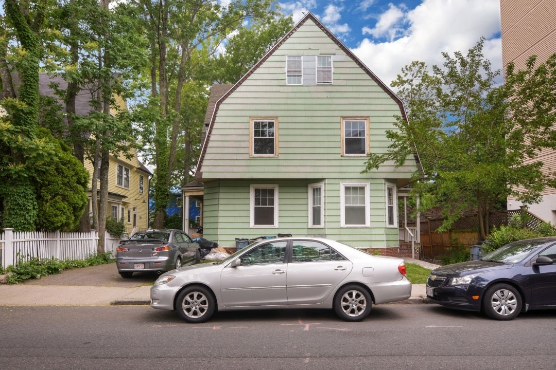  #443: Harvard Square (Cambridge) - Queen Bedroom B  -  #443: Harvard Square (Cambridge)  - Gallery -  17