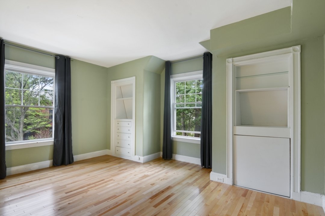  #443: Harvard Square (Cambridge) - Queen Bedroom B  -  #443: Harvard Square (Cambridge)  - Gallery -  2