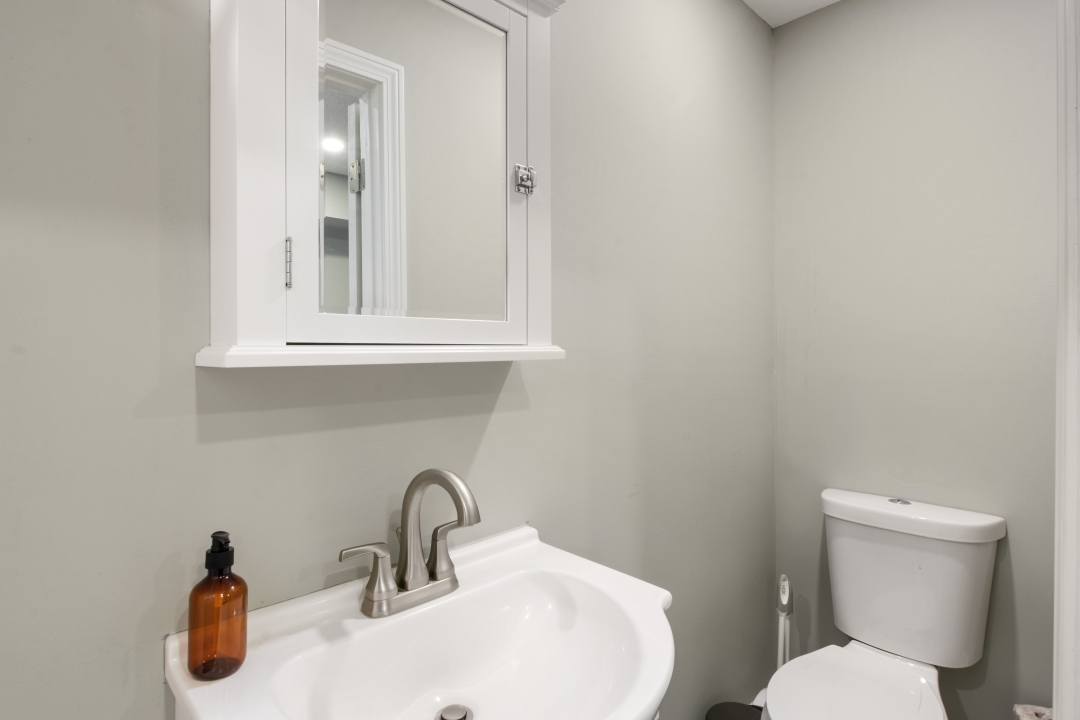  #443: Harvard Square (Cambridge) - Queen Bedroom B  -  #443: Harvard Square (Cambridge)  - Gallery -  12