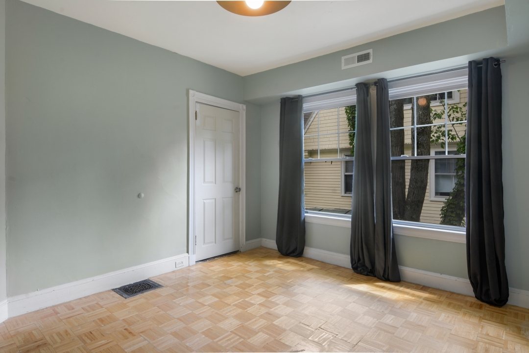  #443: Harvard Square (Cambridge) - Queen Bedroom C  -  #443: Harvard Square (Cambridge)  - Gallery -  2