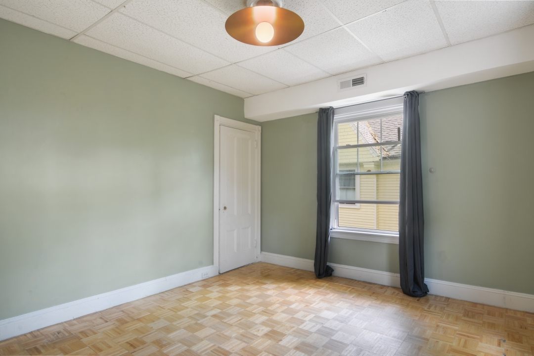  #443: Harvard Square (Cambridge) - Queen Bedroom D  -  #443: Harvard Square (Cambridge)  - Gallery -  4
