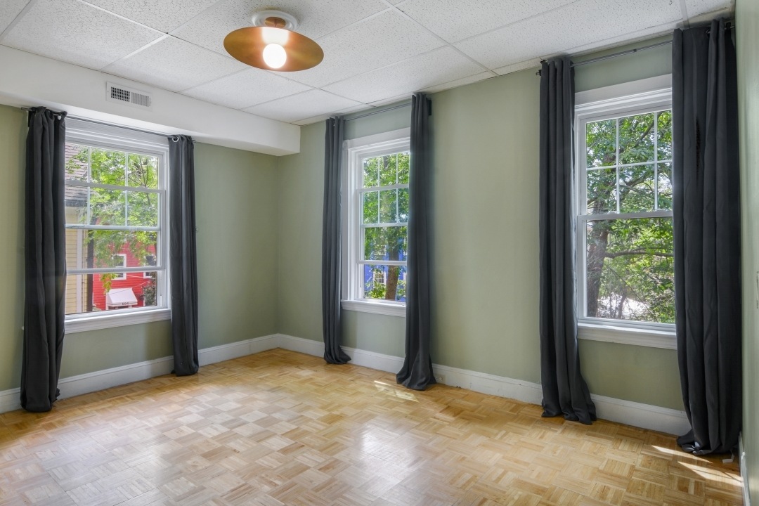  #443: Harvard Square (Cambridge) - Queen Bedroom D  -  #443: Harvard Square (Cambridge)  - Gallery -  2