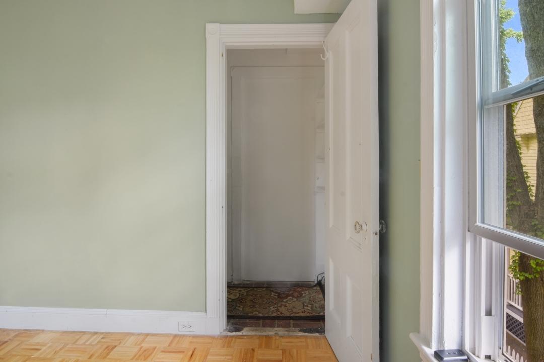  #443: Harvard Square (Cambridge) - Queen Bedroom D  -  #443: Harvard Square (Cambridge)  - Gallery -  5