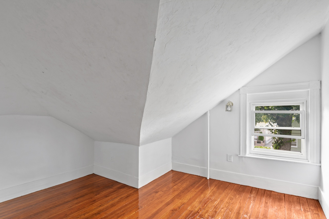 #539: Allston - Queen Bedroom E - #539: Allston - Gallery - 16