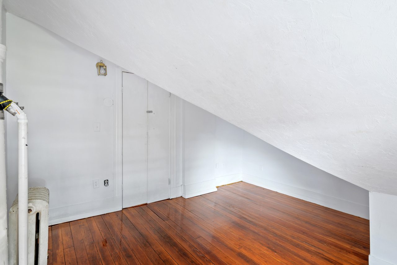 #539: Allston - Queen Bedroom E - #539: Allston - Gallery - 15