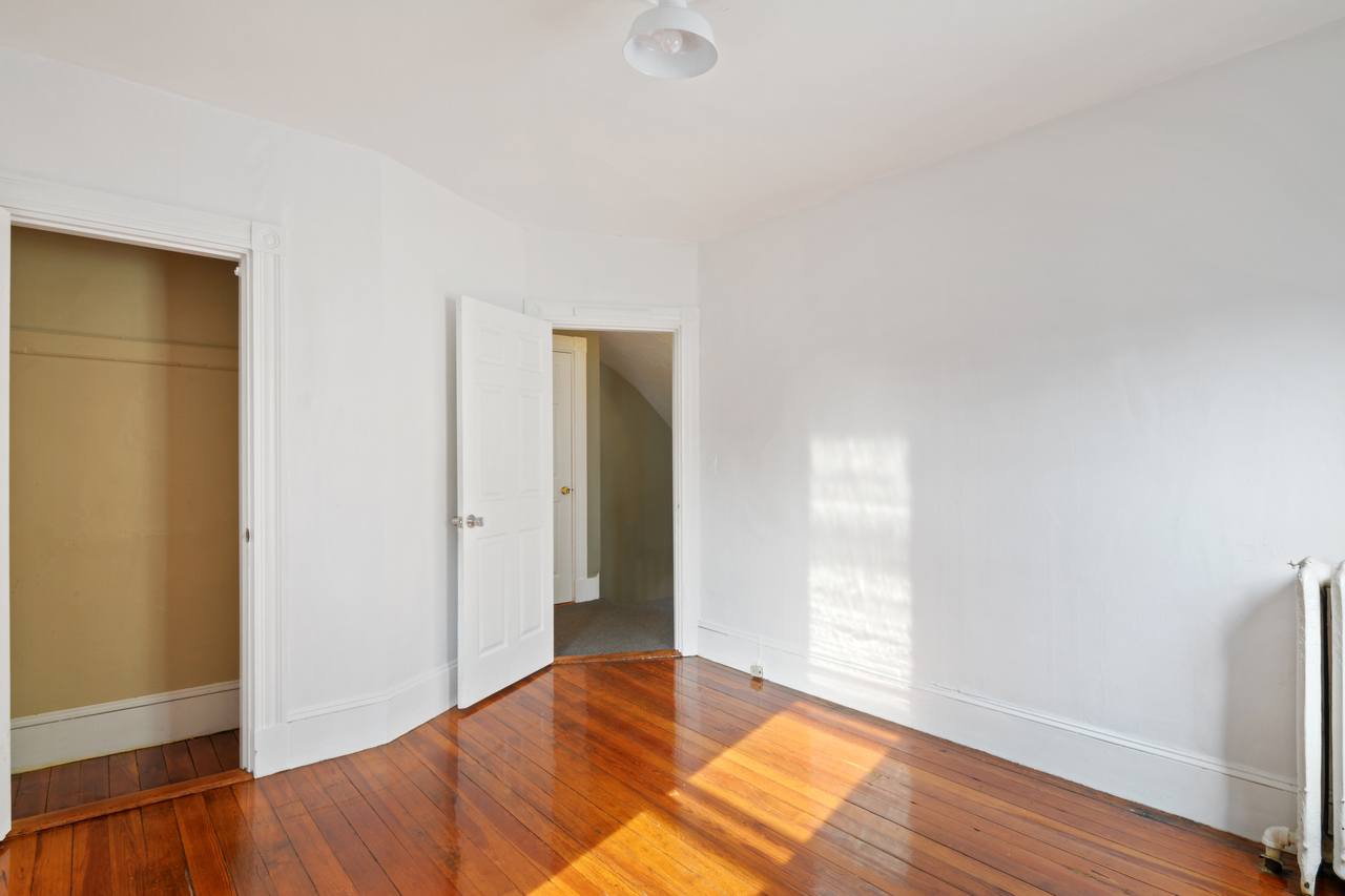 #539: Allston - Queen Bedroom A - 3