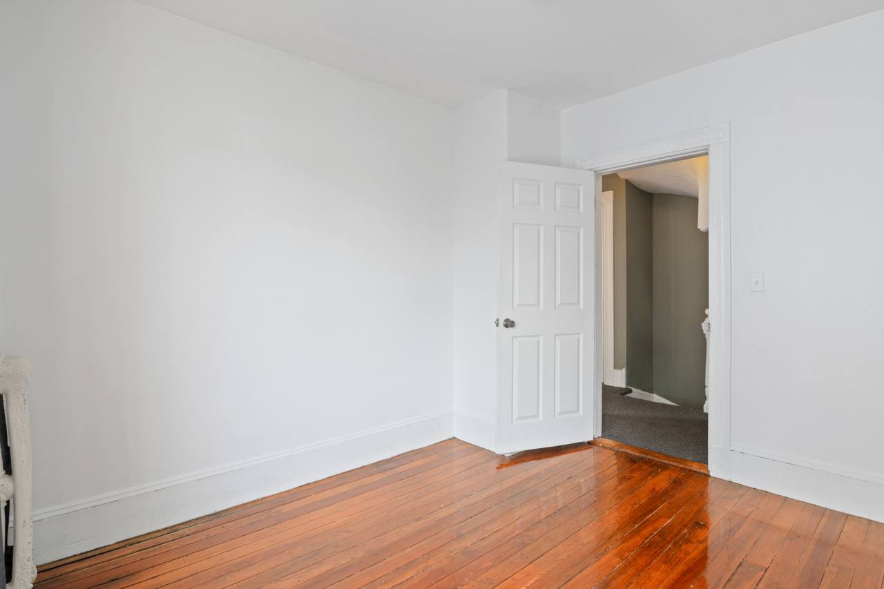 #539: Allston - Queen Bedroom B - #539: Allston - Gallery - 1
