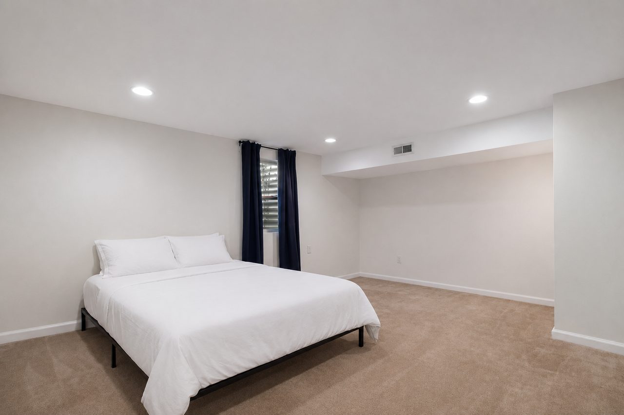 #416: Logan Circle - Queen Bedroom BD - 24