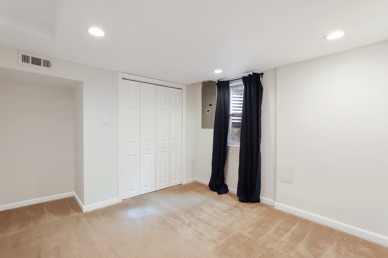  #416: Logan Circle - Twin Bedroom BE  -  #416: Logan Circle  - Gallery -  2