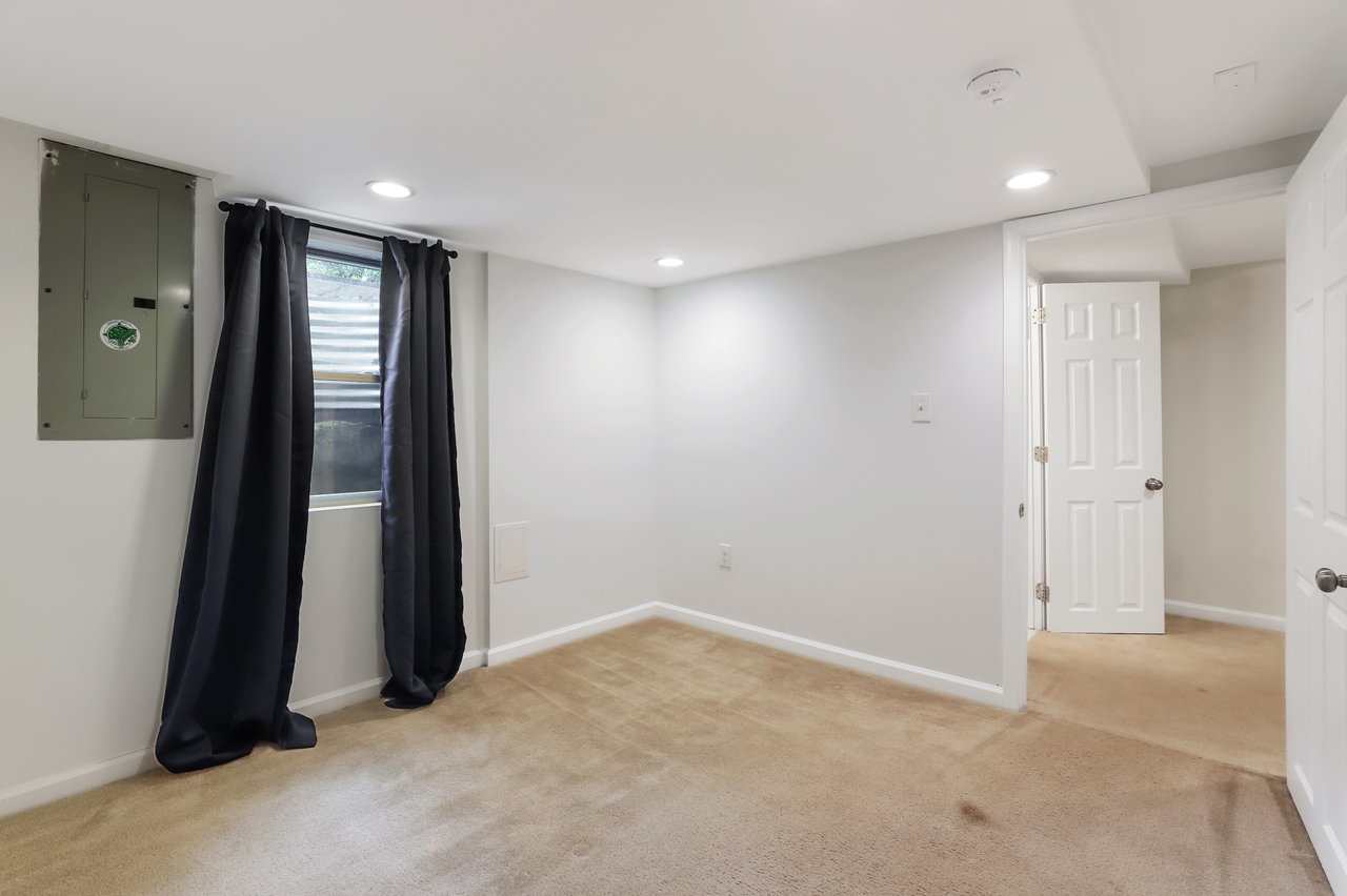  #416: Logan Circle - Twin Bedroom BE  -  #416: Logan Circle  - Gallery -  4