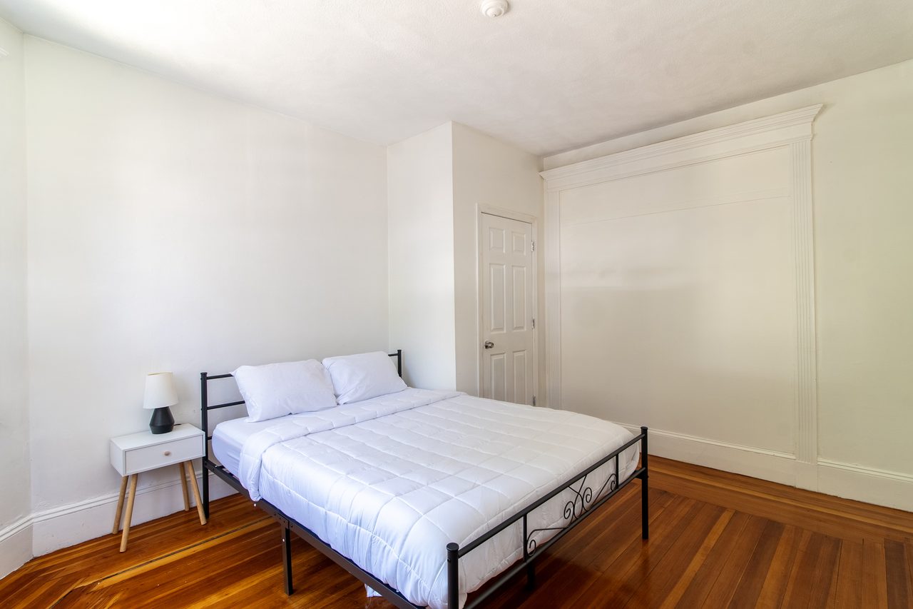 #1494: Dorchester Center - Queen Room A - 9