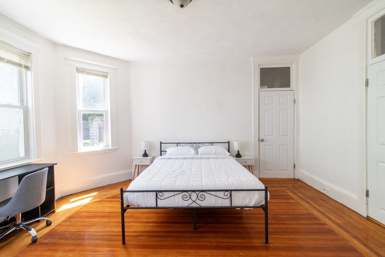 #1494: Dorchester Center - Queen Room C - 14