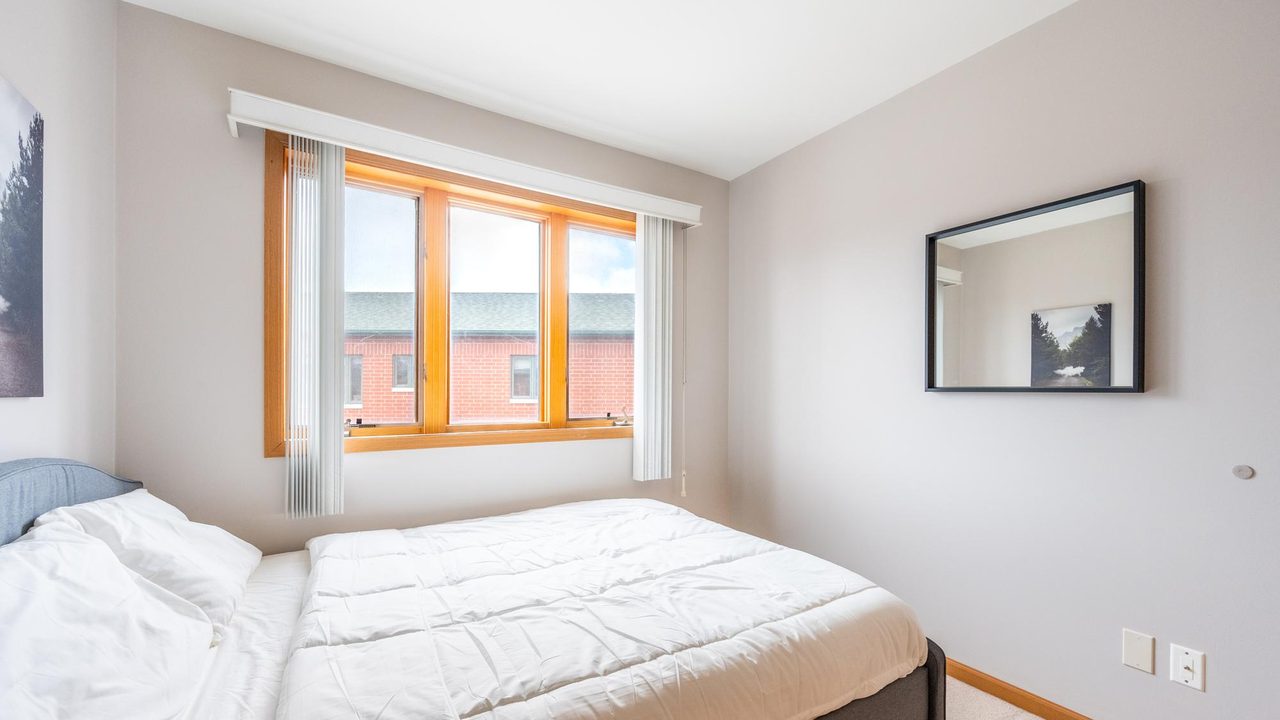  #1632: Chinatown - Queen Bedroom B  -  #1632: Chinatown  - Gallery -  4