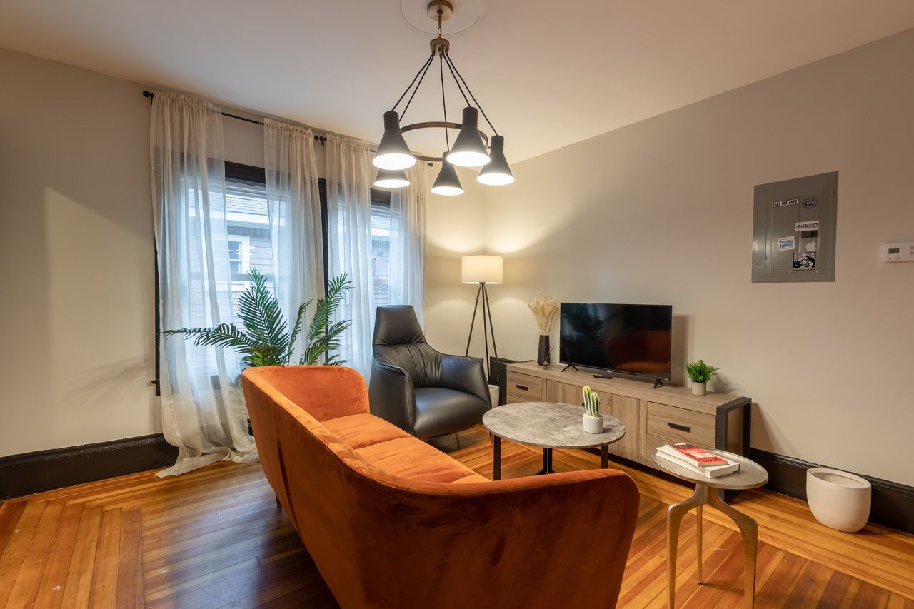 #234: Allston - Queen Bedroom A - 11
