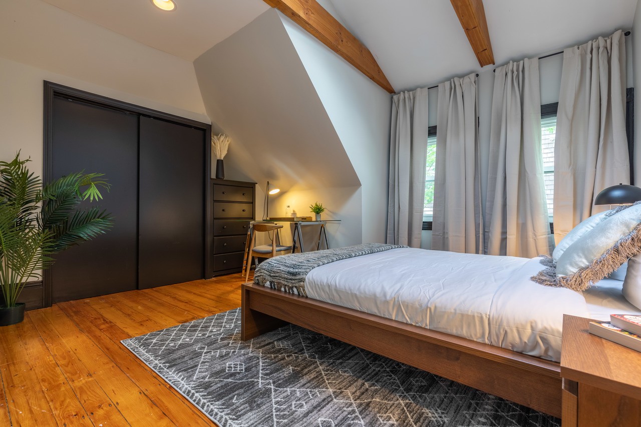 #234: Allston - Queen Bedroom C - 15
