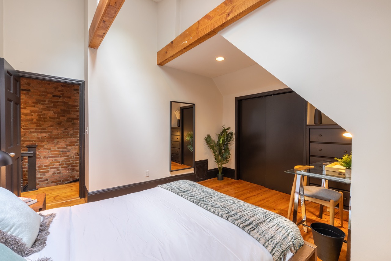 #234: Allston - Queen Bedroom C - 14