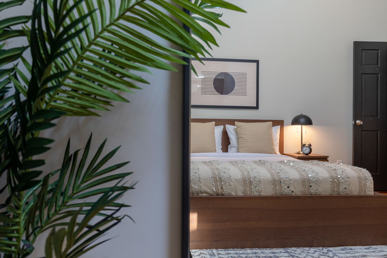 #234: Allston - Queen Bedroom D - 11