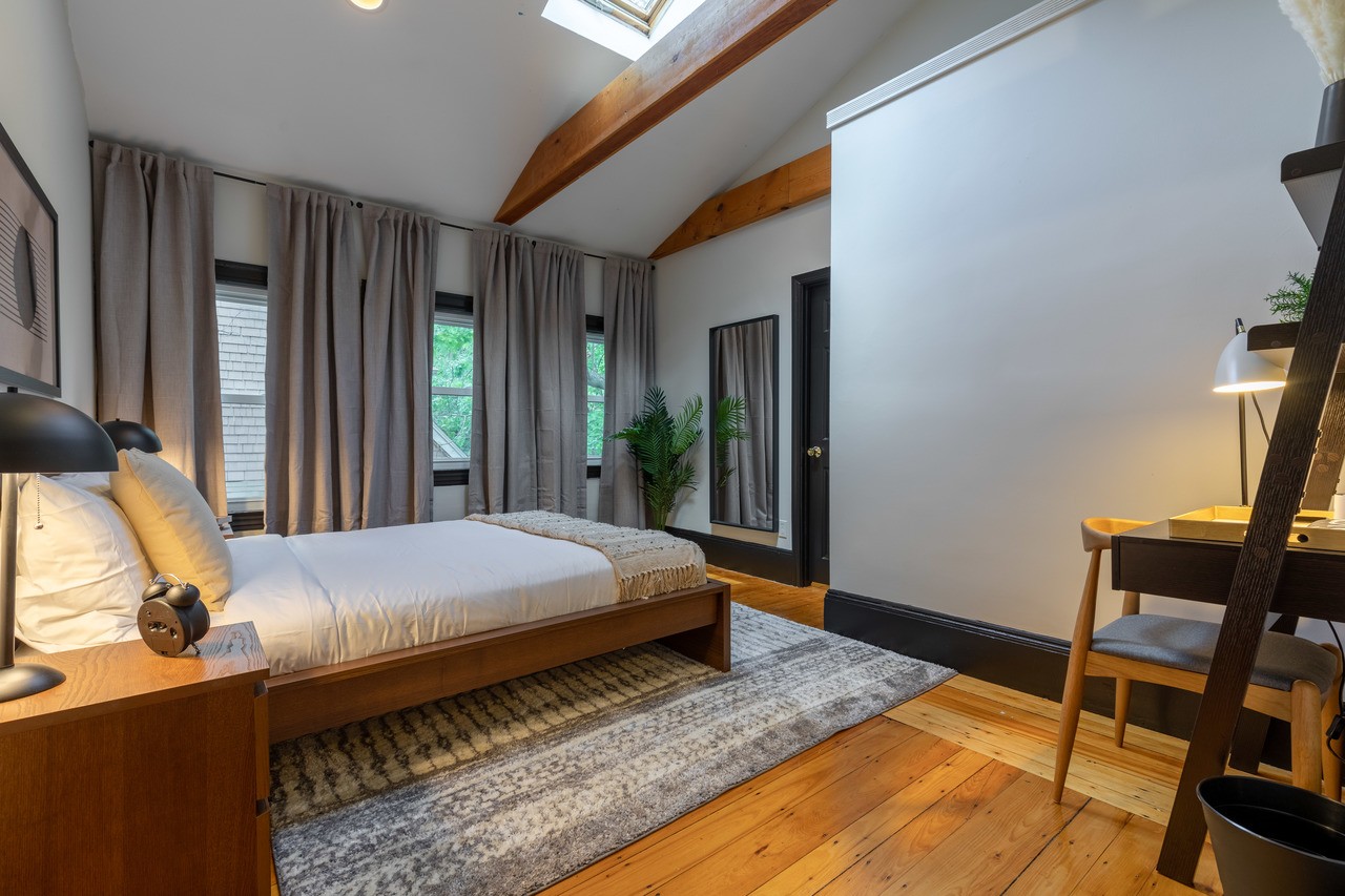 #234: Allston - Queen Bedroom D - 14