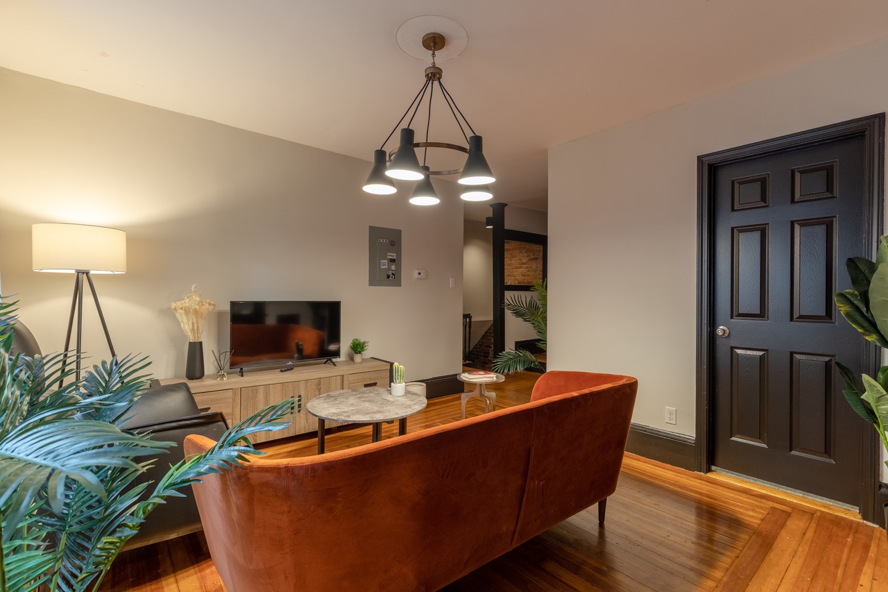 #234: Allston - Queen Bedroom E - 1