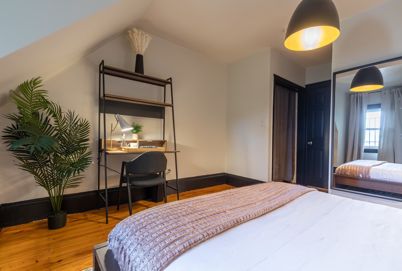 #234: Allston - Queen Bedroom E - 14