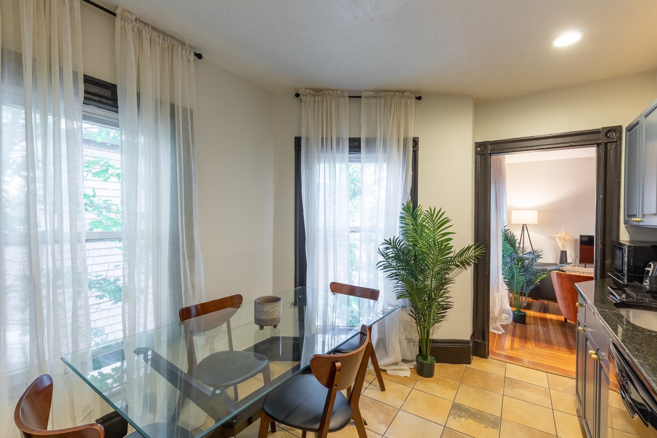 #234: Allston - Queen Bedroom E - 9