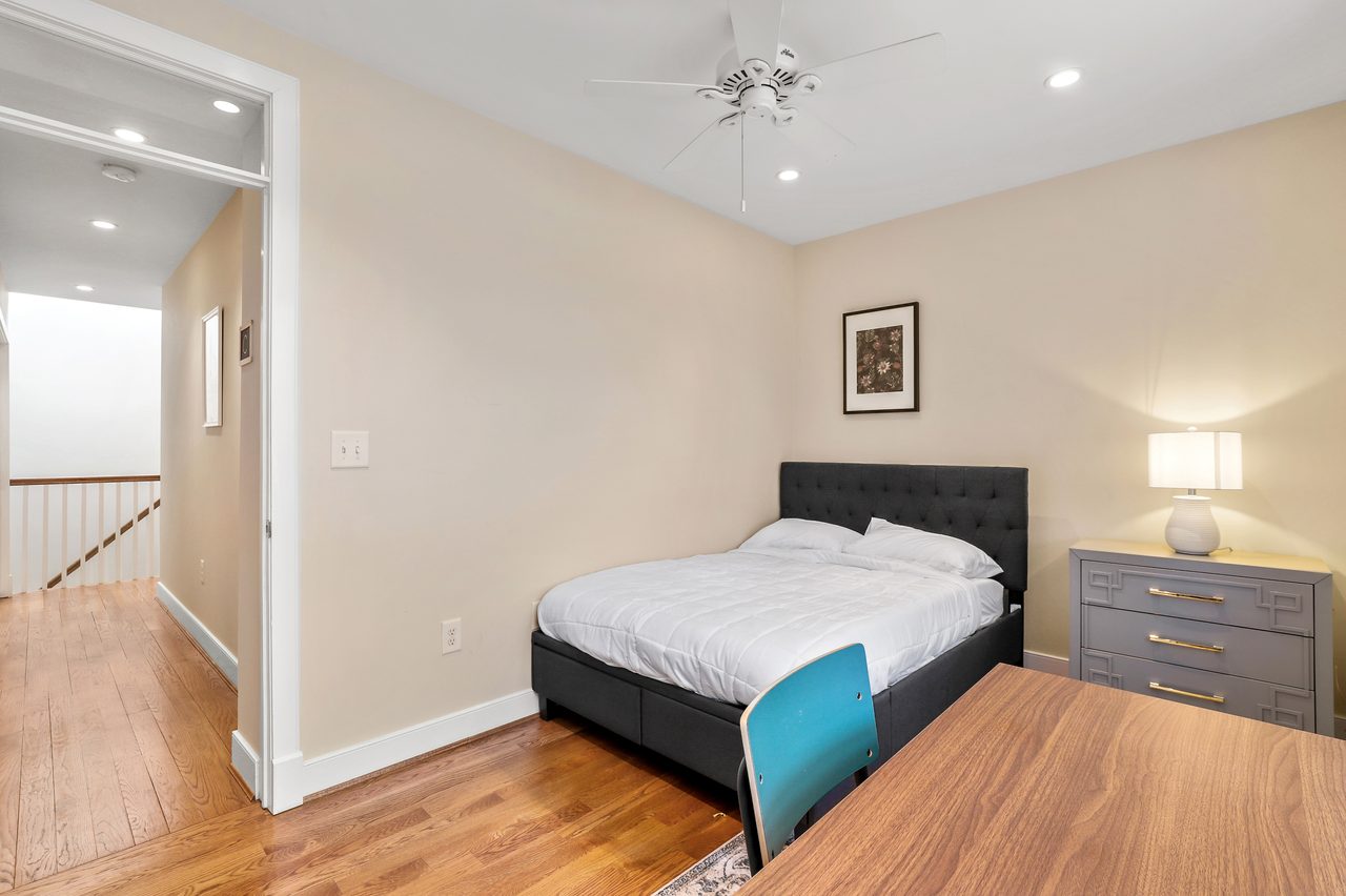  #1456: Capitol Hill - Full Bedroom C  -  #1456: Capitol Hill  - Gallery -  2