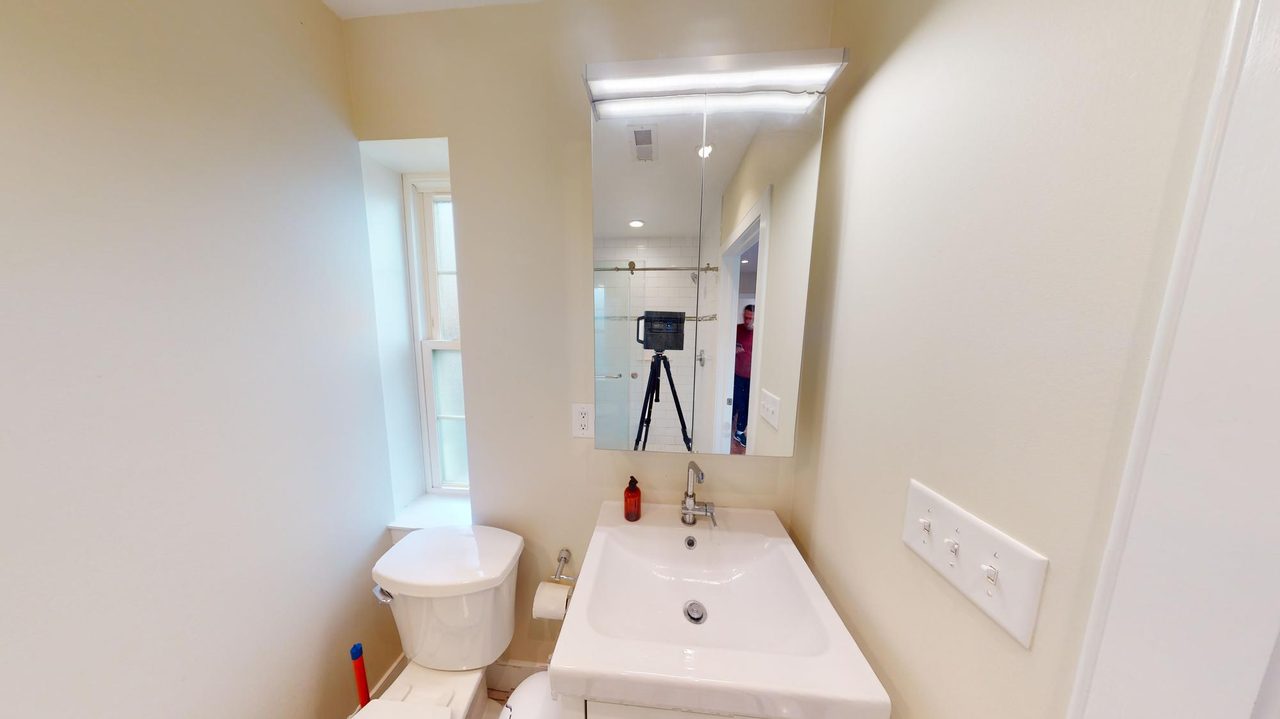 #1456: Capitol Hill - Queen Bedroom A W/Private Bathroom - #1456: Capitol Hill - Gallery - 3