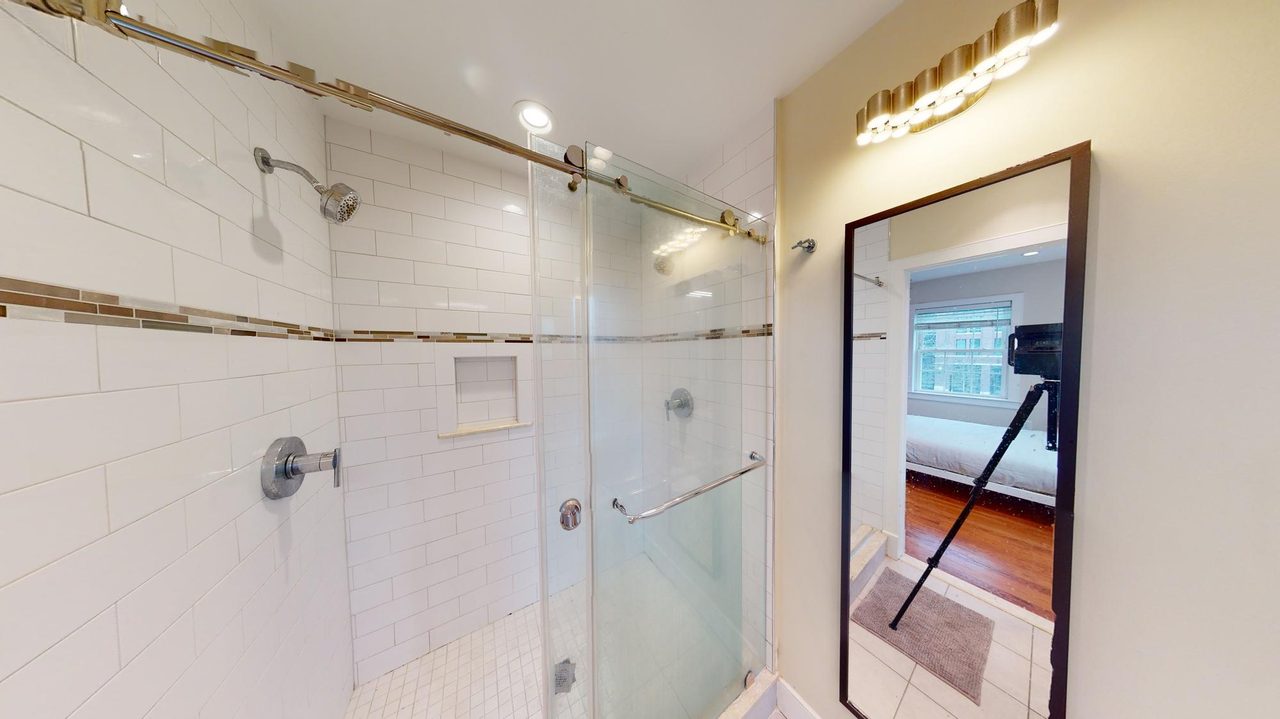 #1456: Capitol Hill - Queen Bedroom A W/Private Bathroom  -  #1456: Capitol Hill  - Gallery -  2
