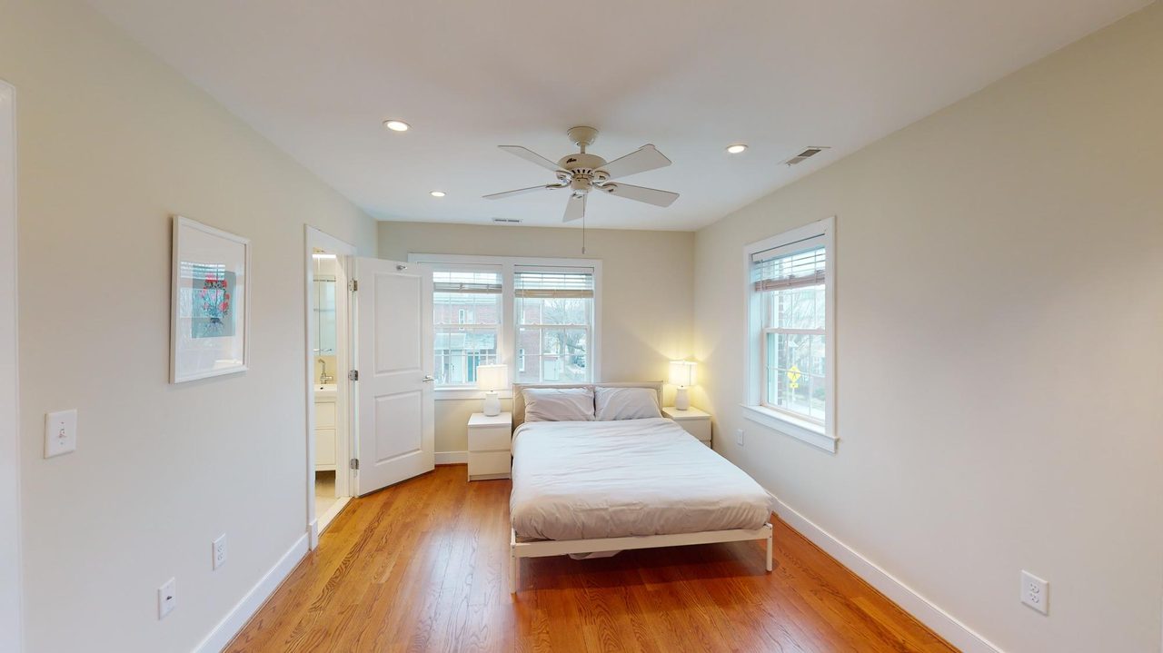  #1456: Capitol Hill - Queen Bedroom A W/Private Bathroom  -  #1456: Capitol Hill  - Gallery -  24