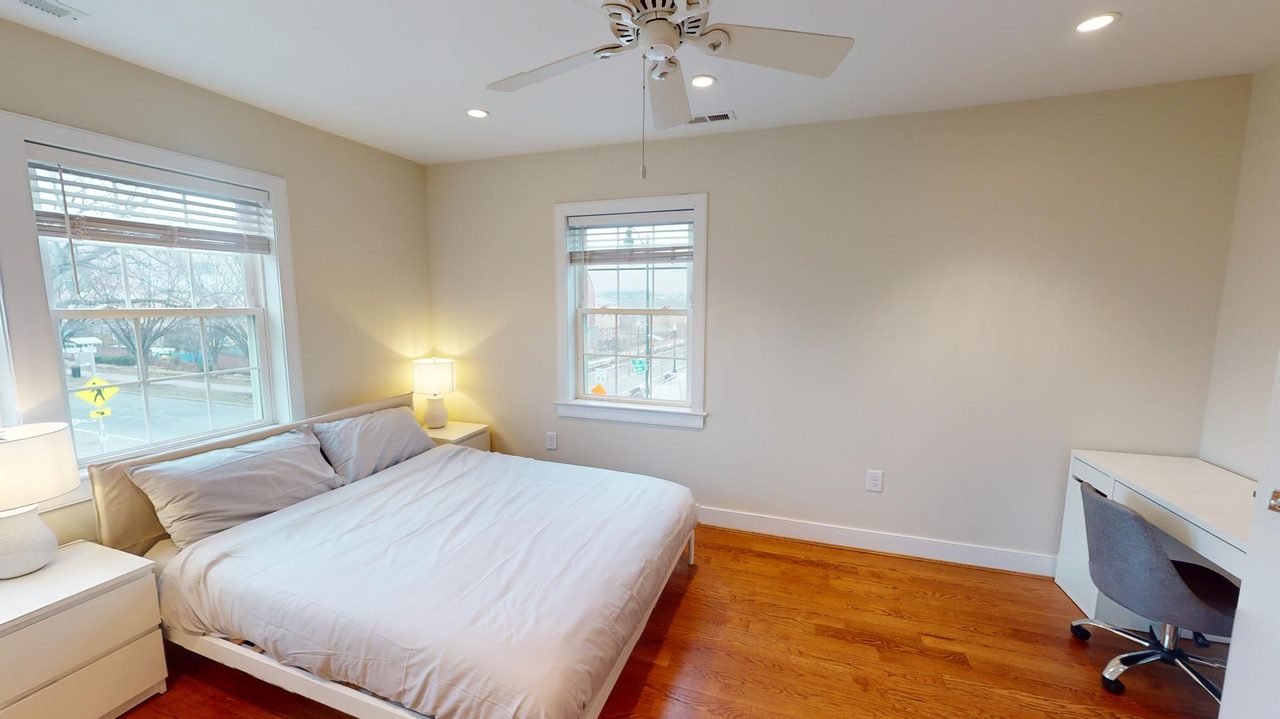  #1456: Capitol Hill - Queen Bedroom A W/Private Bathroom  -  #1456: Capitol Hill  - Gallery -  23