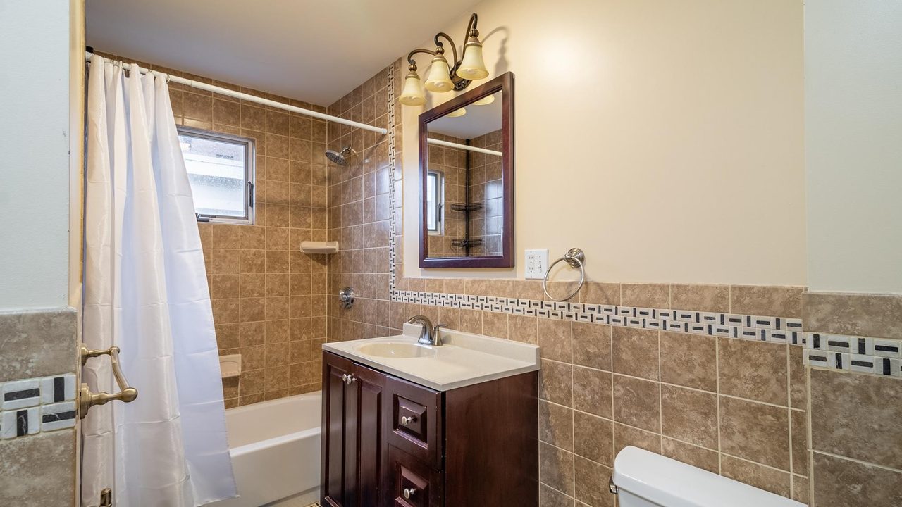  #1703: Somerville - Queen Bedroom A  -  #1703: Somerville  - Gallery -  8