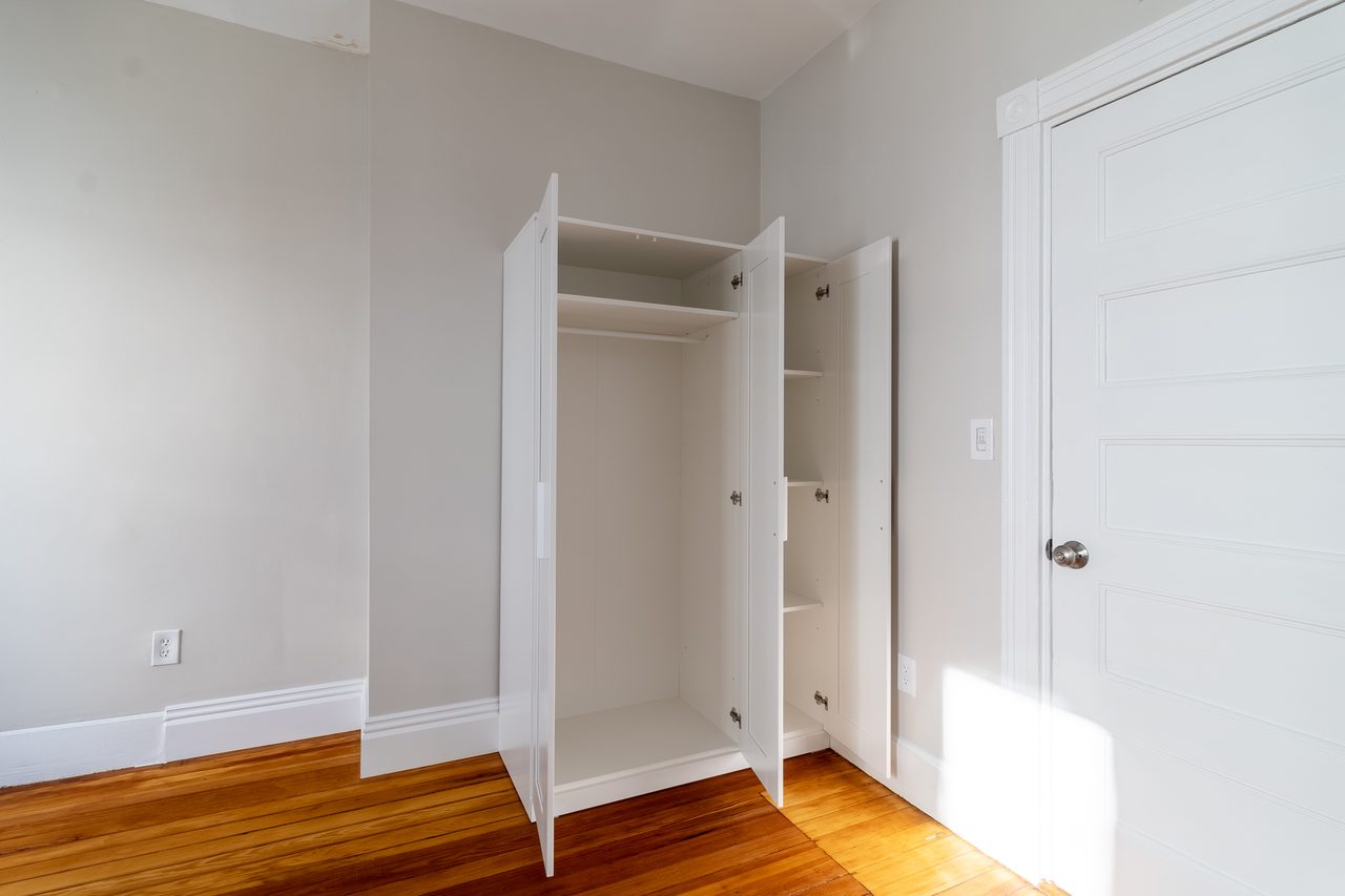 #1799: Brookline - Queen Bedroom C - 10