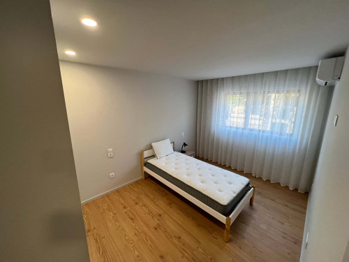 Two-bedroom 85 m² Apartment with balcony in Vila Nova de Gaia (pets allowed)