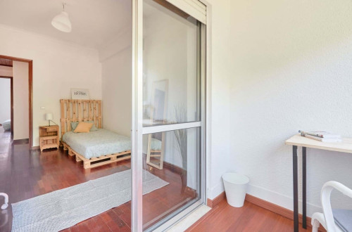 Bedroom in a 5-bedroom Apartment, Almada - Room 2
