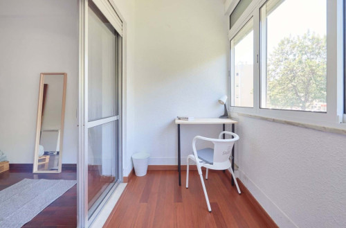 Bedroom in a 5-bedroom Apartment, Almada - Room 2