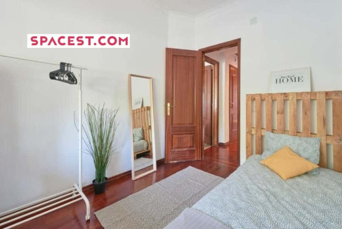 Comfortable Bedroom in a 5-bedroom Apartment, Almada - Room 1 - Gallery - 7