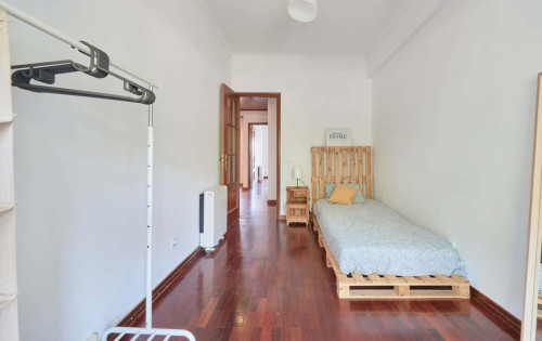 Bedroom in a 5-bedroom Apartment, Almada - Room 5  - Gallery -  5