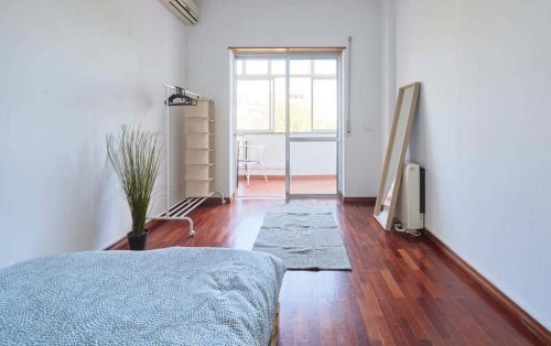 Bedroom in a 5-bedroom Apartment, Almada - Room 5