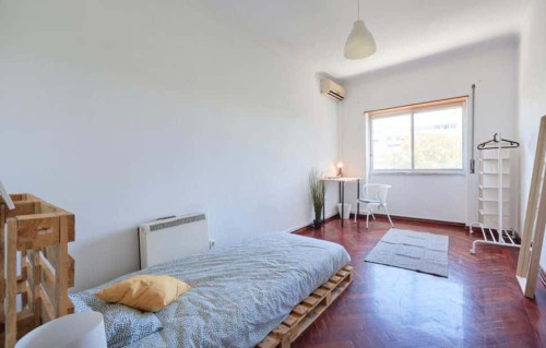 Bedroom in a 5-bedroom Apartment, Almada - Room 4