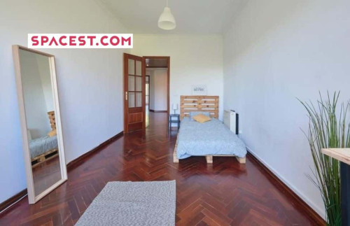 Bedroom in a 5-bedroom Apartment, Almada - Room 4 - Gallery - 6