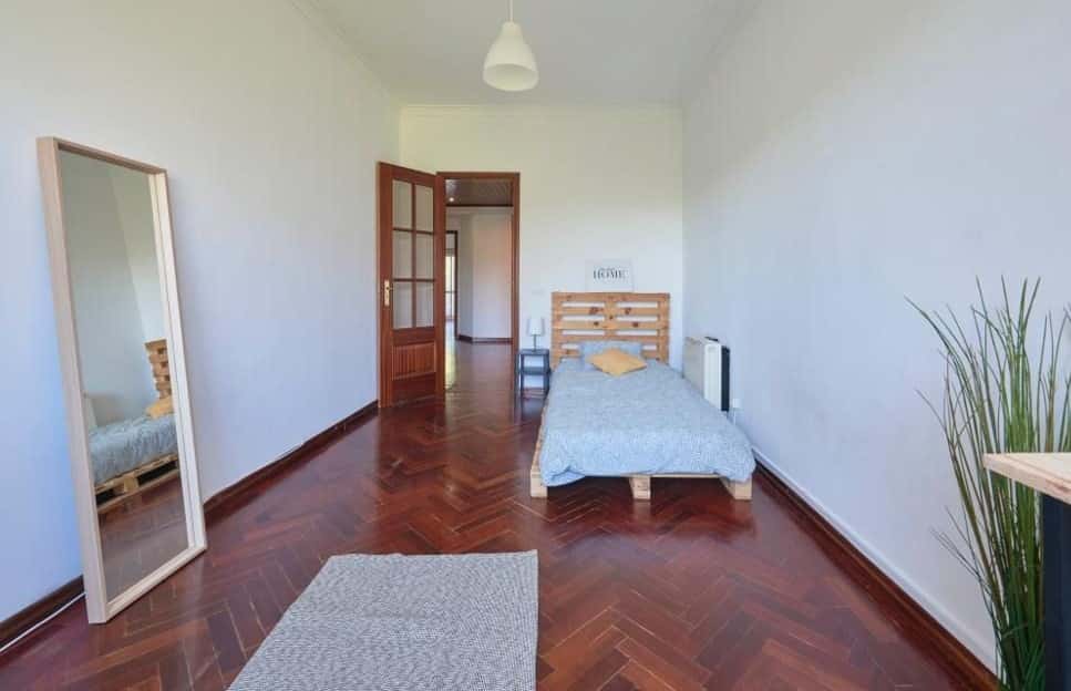  Bedroom In A 5-Bedroom Apartment, Almada - Room 4  -  Bedroom in a 5-bedroom Apartment, Almada - Room 4  - Gallery -  2