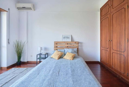 Bedroom in a 5-bedroom Apartment, Almada - Room 3