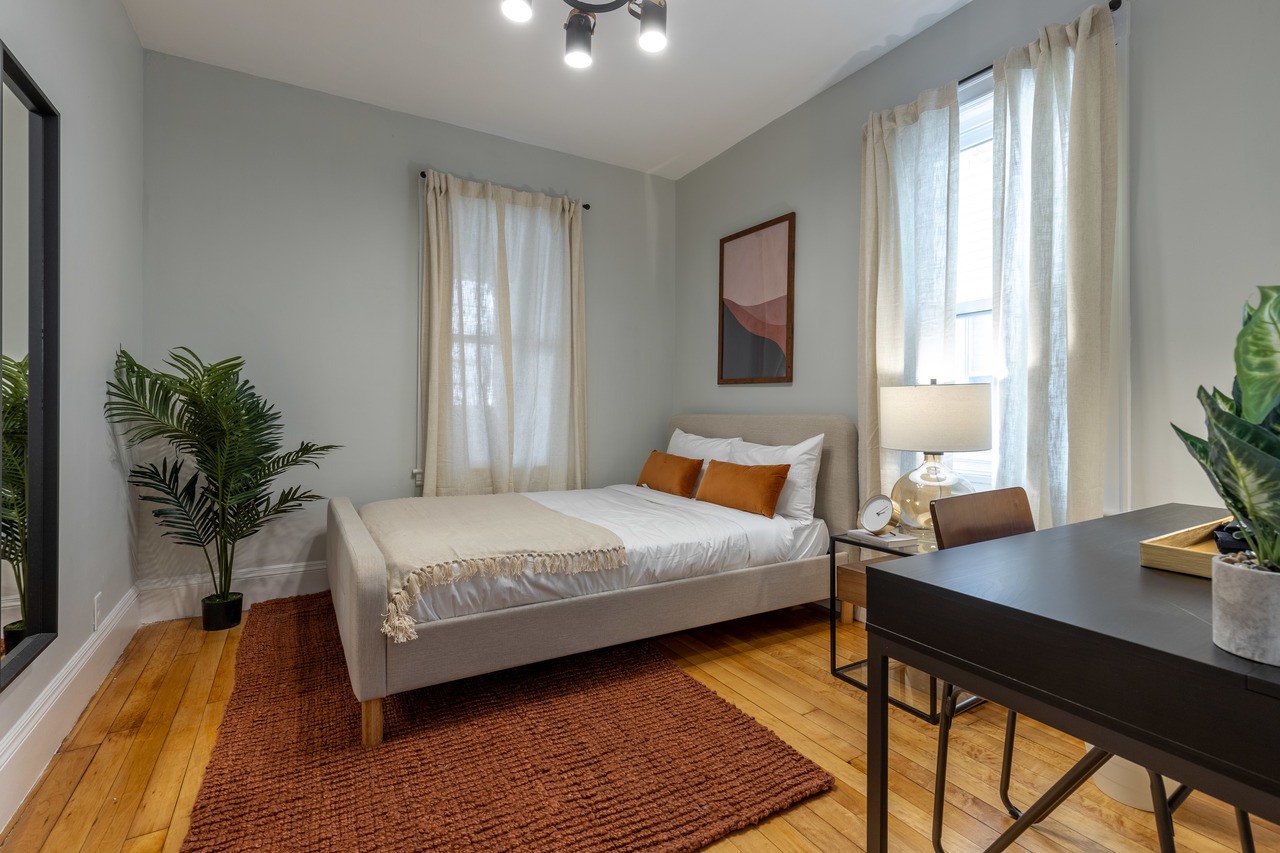 #329: Savin Hill - Queen Bedroom A - 14