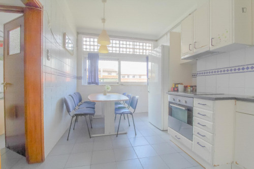 Homely room in a 9-bedroom apartment (private bathroom)