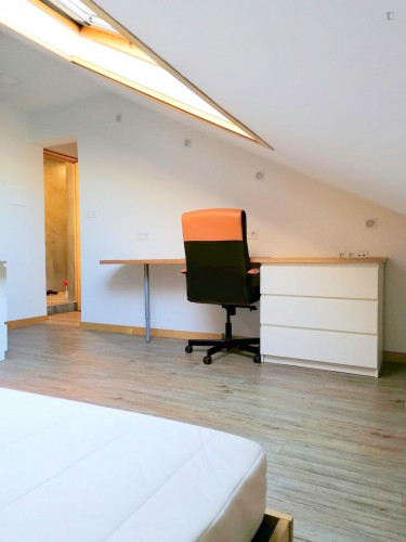 Homely room in a 9-bedroom apartment (private bathroom) - Gallery - 6