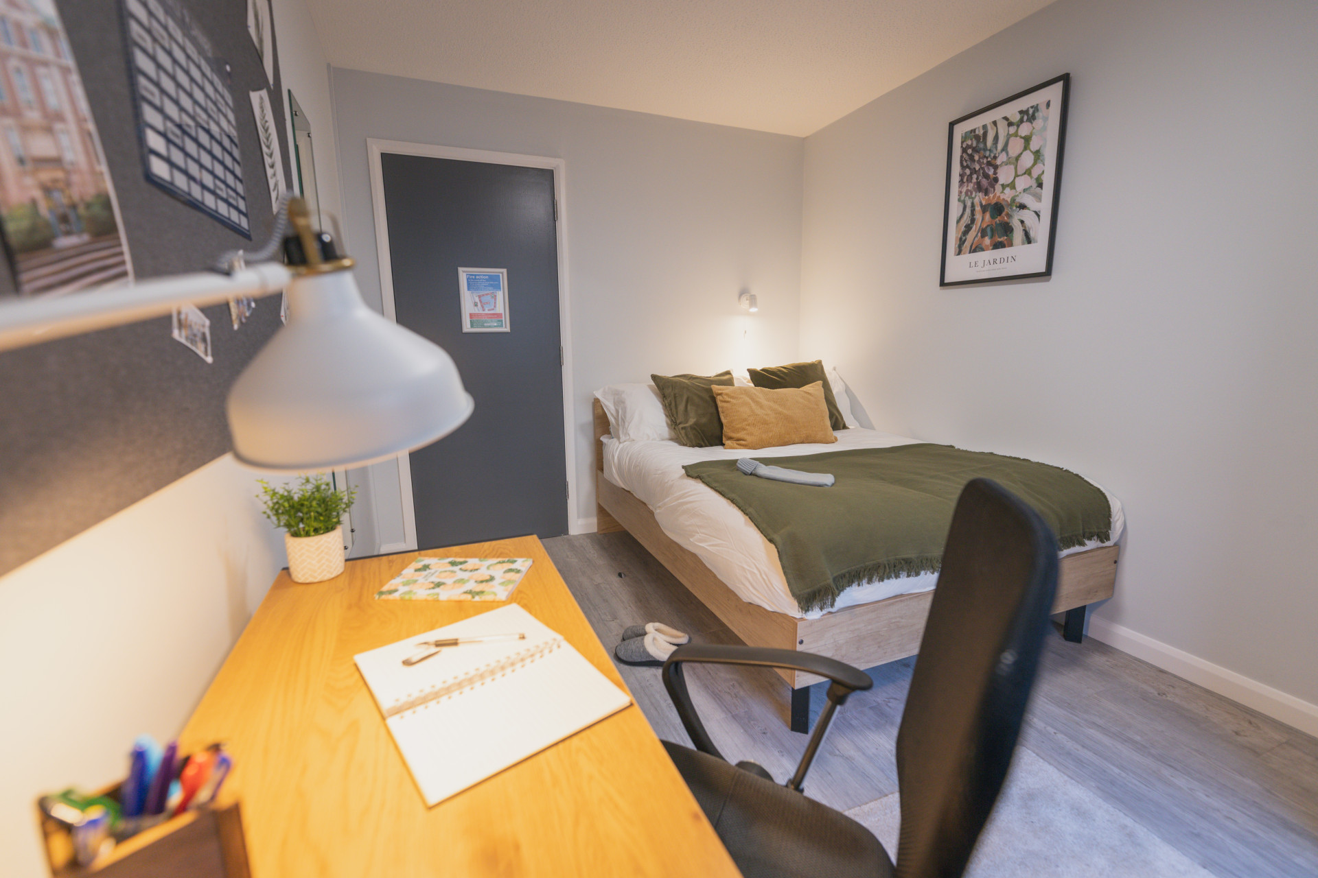 Bronze Plus Room - Madison Gardens - Gallery - 32