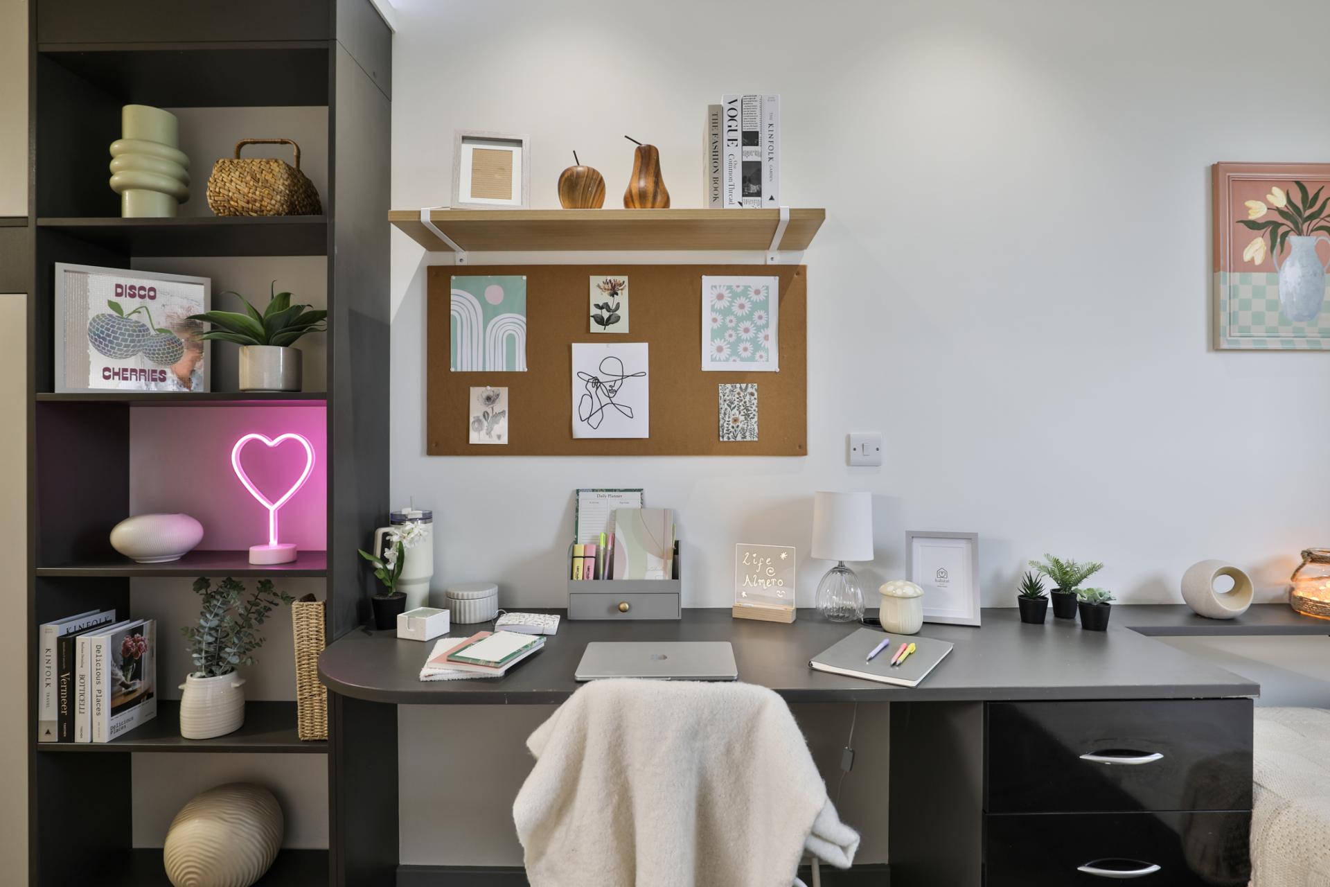 Bronze Studio Plus - B16 Studios - Gallery - 16