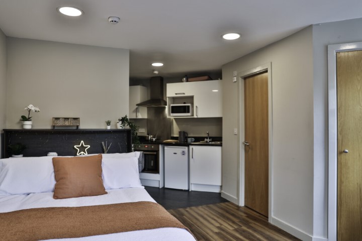  Gold Studio  -  Ladybarn House  - Gallery -  9