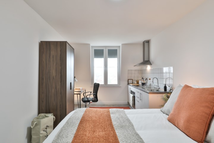  Silver Studio  -  Francis Gardner  - Gallery -  3